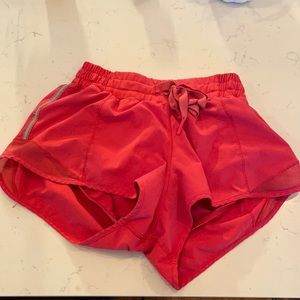 Lululemon Hotty Hot Shorts 2.5